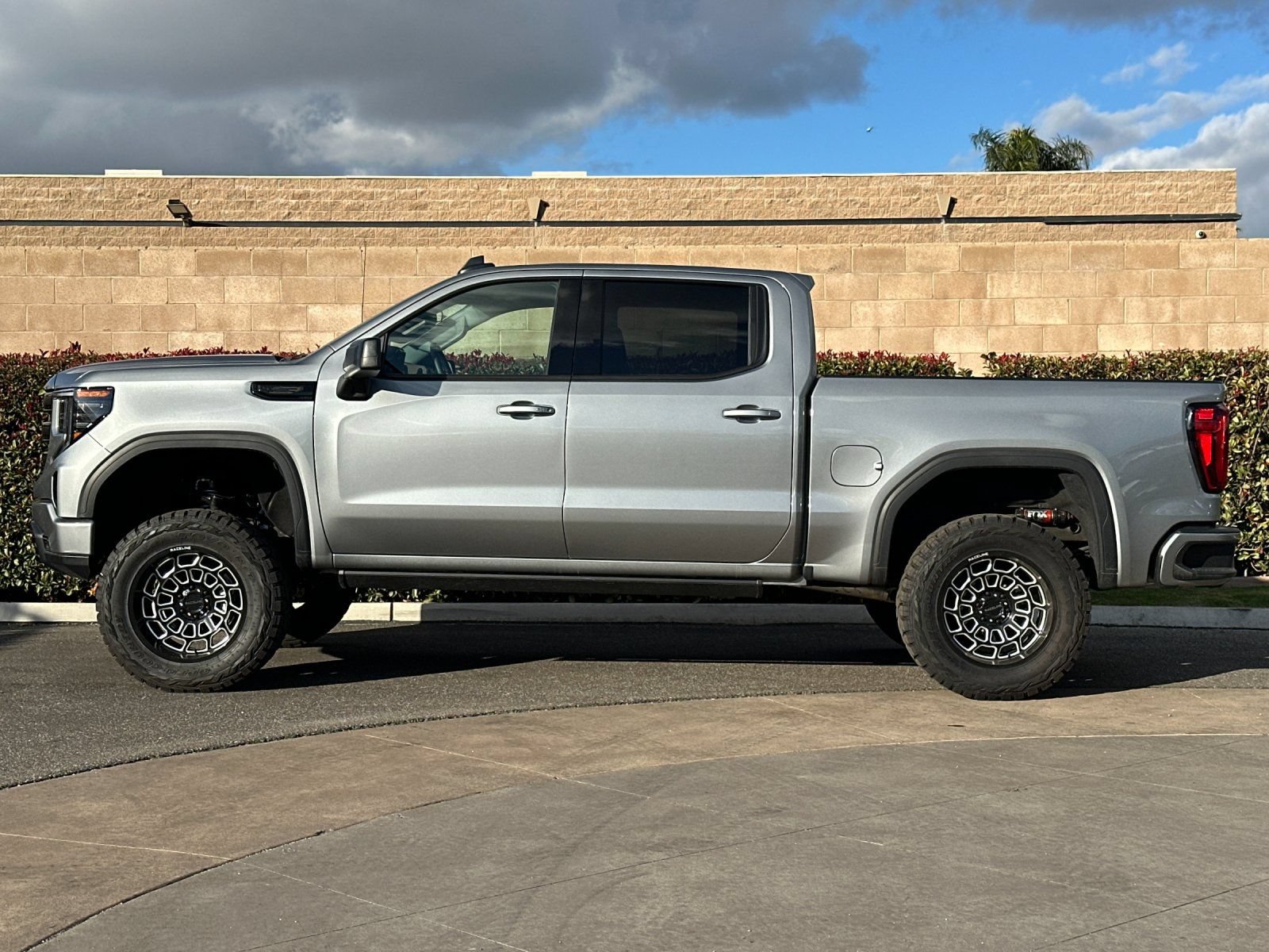 New 2025 GMC Sierra 1500 Elevation w/ Preferred Package AWD/4WD image 7