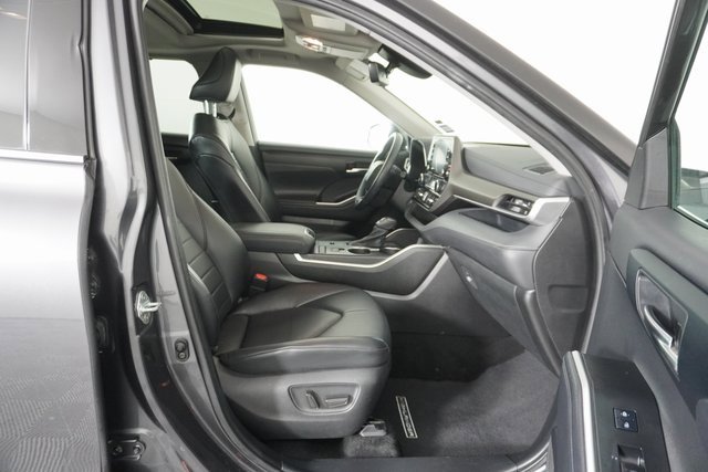 Used 2021 Toyota Highlander XLE image 41