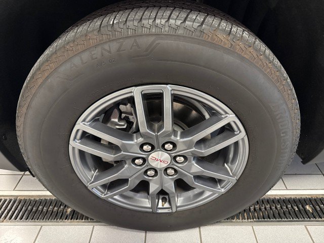 Used 2025 GMC Acadia Elevation FWD image 12