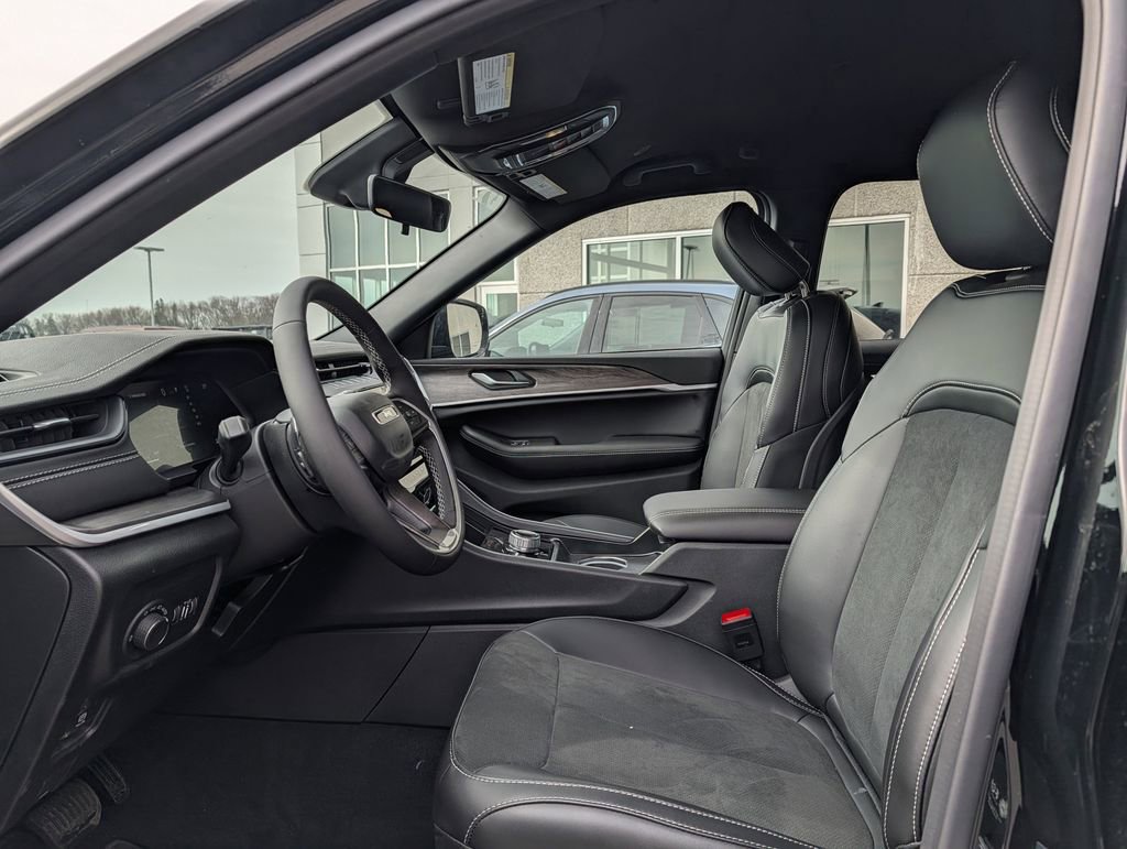 New 2026 Jeep Grand Cherokee Altitude image 6