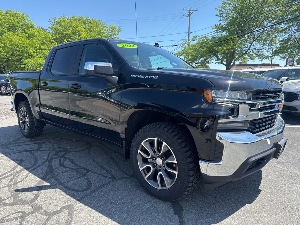Used 2022 Chevrolet Silverado 1500 LT AWD/4WD image 3