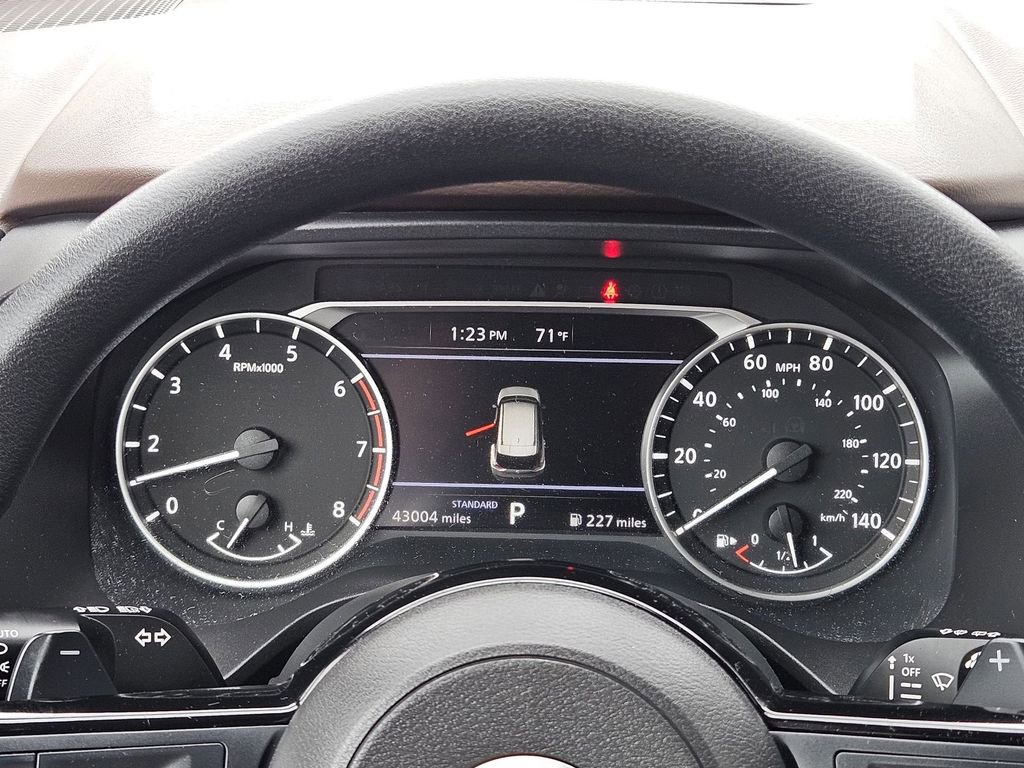 Used 2023 Nissan Rogue SV image 25
