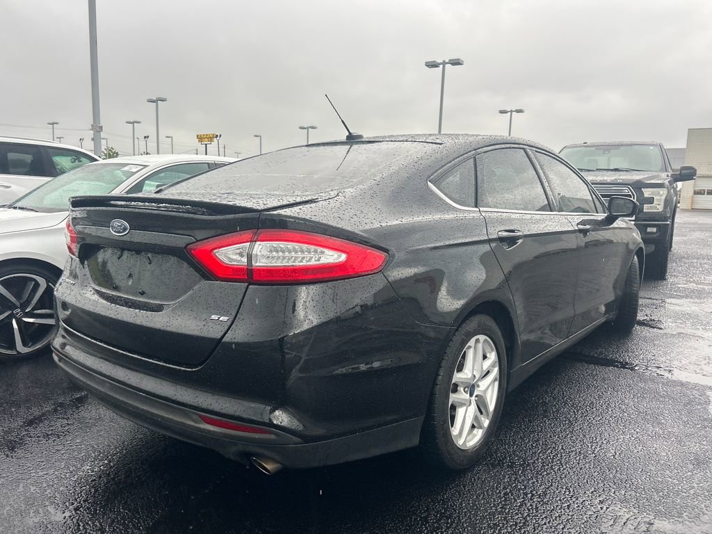 Used 2015 Ford Fusion SE FWD image 10