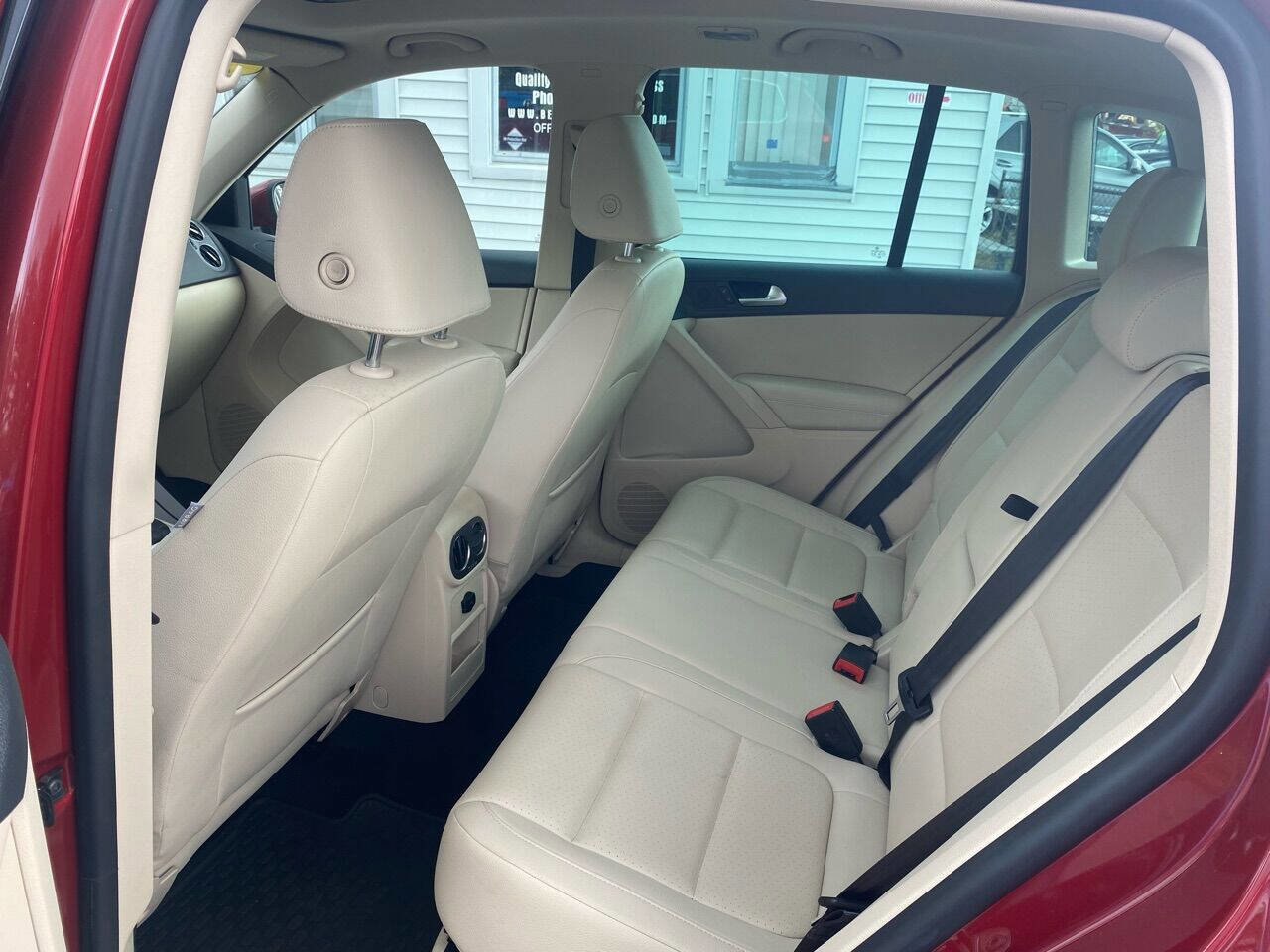 Used 2013 Volkswagen Tiguan SE image 18