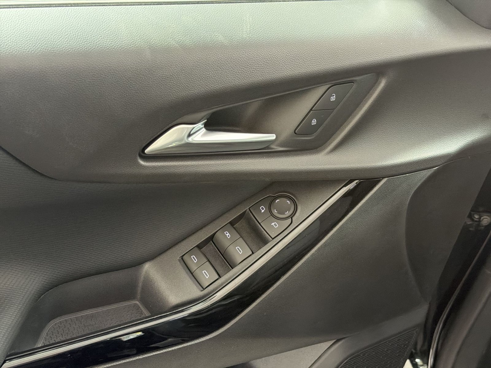 New 2027 Chevrolet Equinox LT w/ Safety and Technology Package FWD image 15