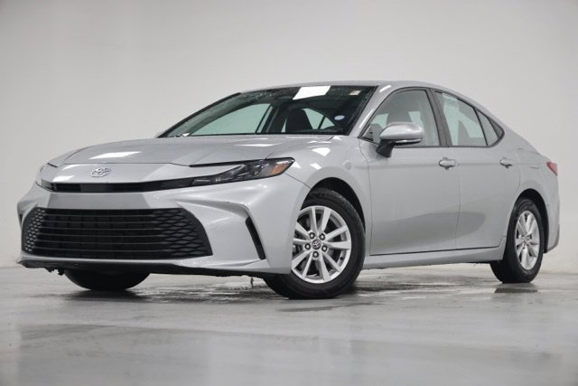 Used 2025 Toyota Camry LE FWD image 8