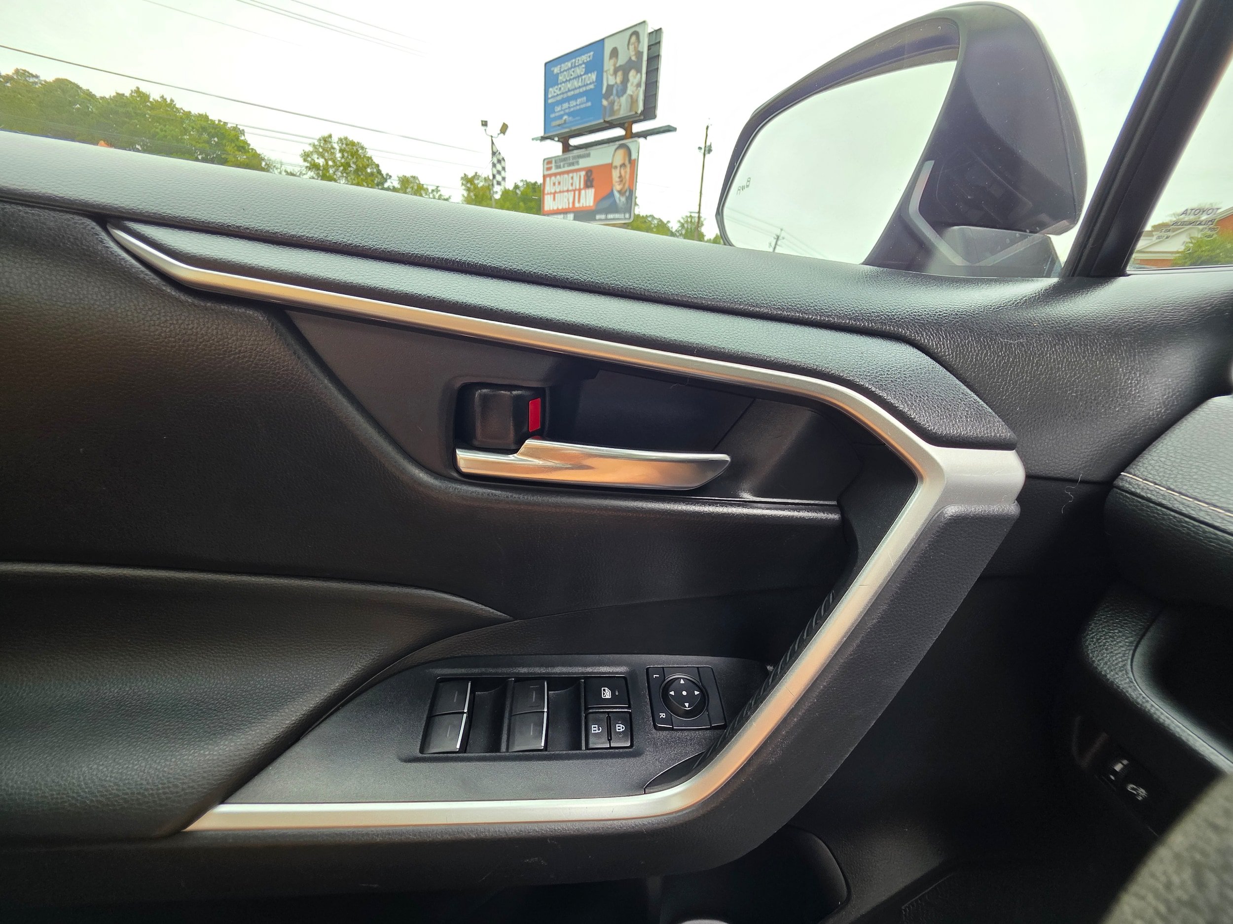 Used 2022 Toyota RAV4 XLE w/ Convenience Package FWD image 18