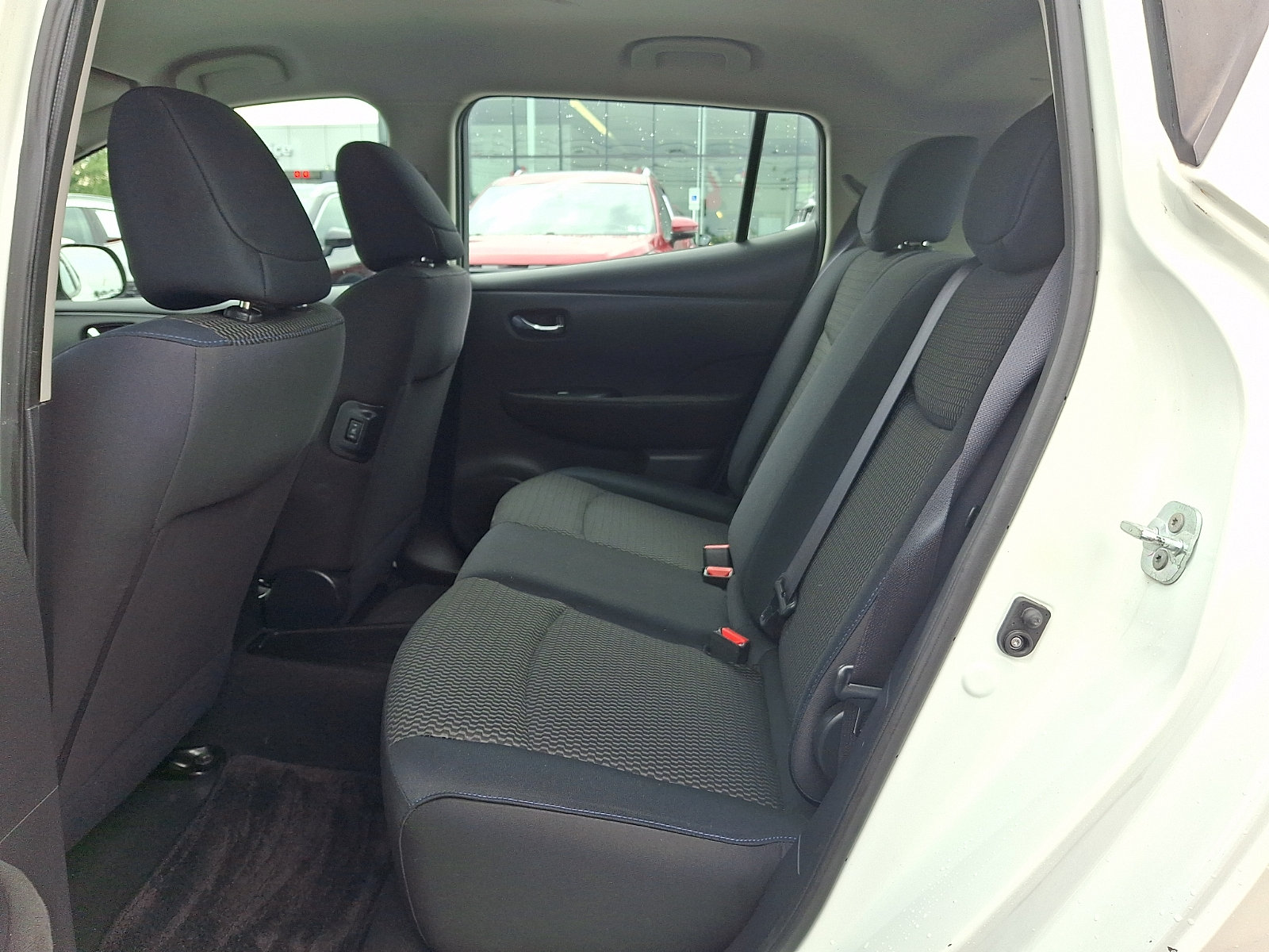 Used 2015 Nissan Leaf S FWD image 10