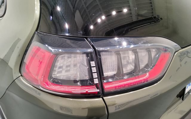 Used 2021 Jeep Cherokee Latitude AWD/4WD image 9