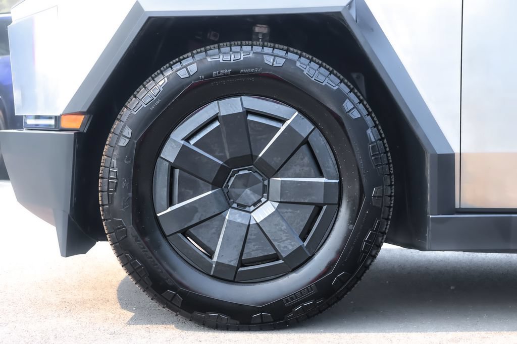 Used 2024 Tesla Cybertruck AWD Crew Cab image 15