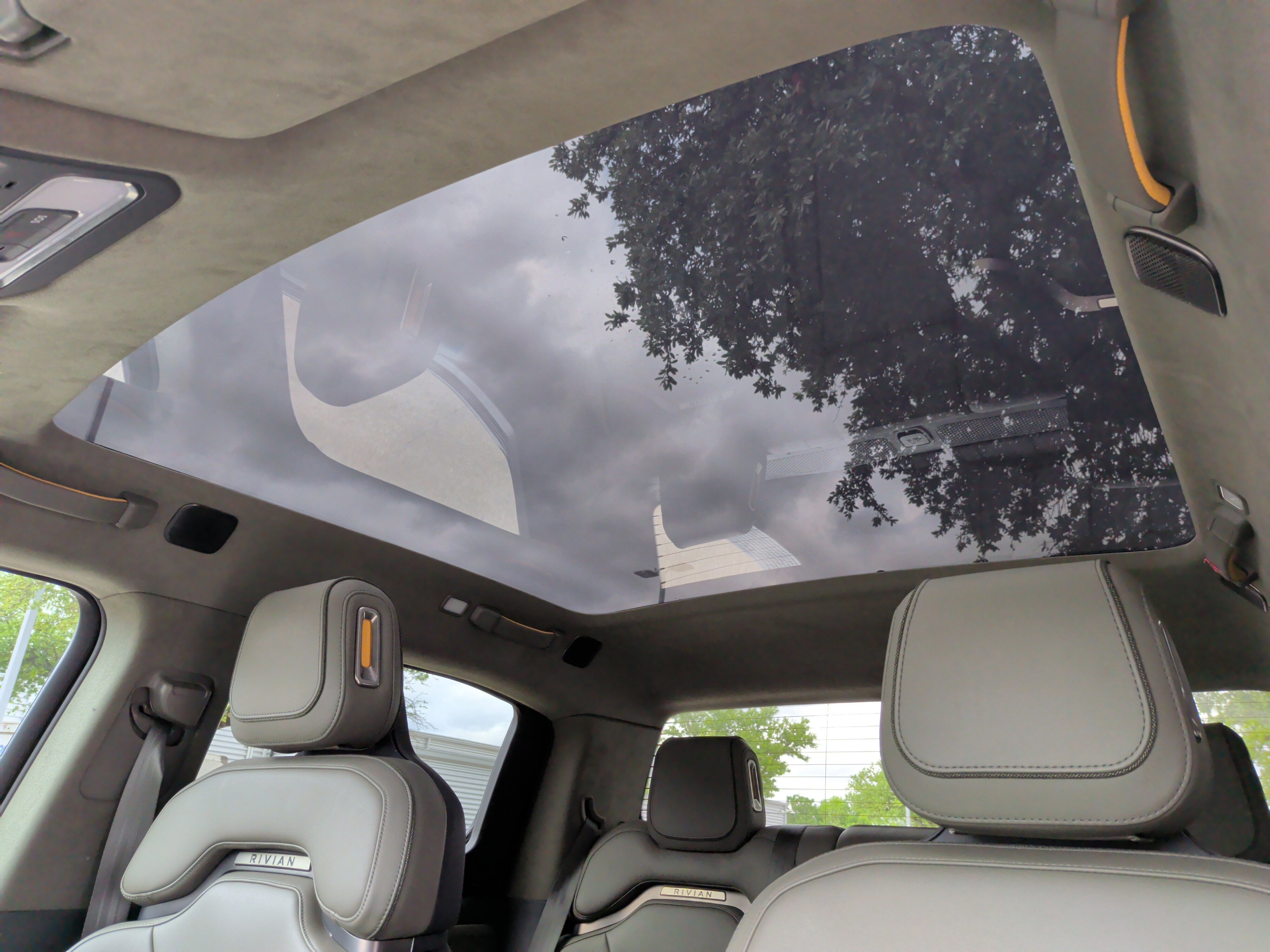 Used 2023 Rivian R1T Launch Edition image 28