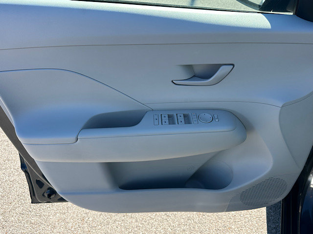Used 2024 Hyundai Kona SE AWD/4WD image 16