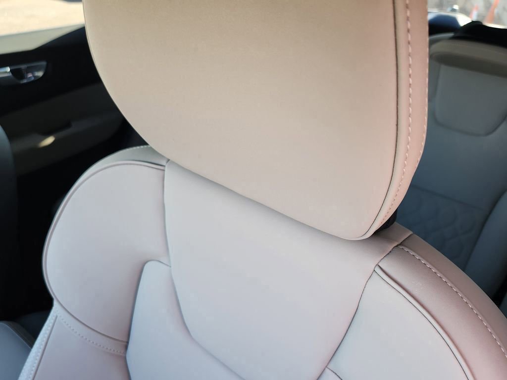 New 2026 Volvo XC60 B5 Core w/ Climate Package image 5