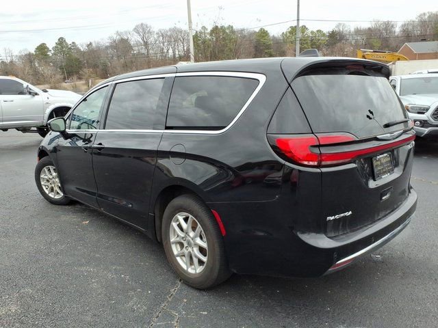 Used 2024 Chrysler Pacifica Touring-L image 18