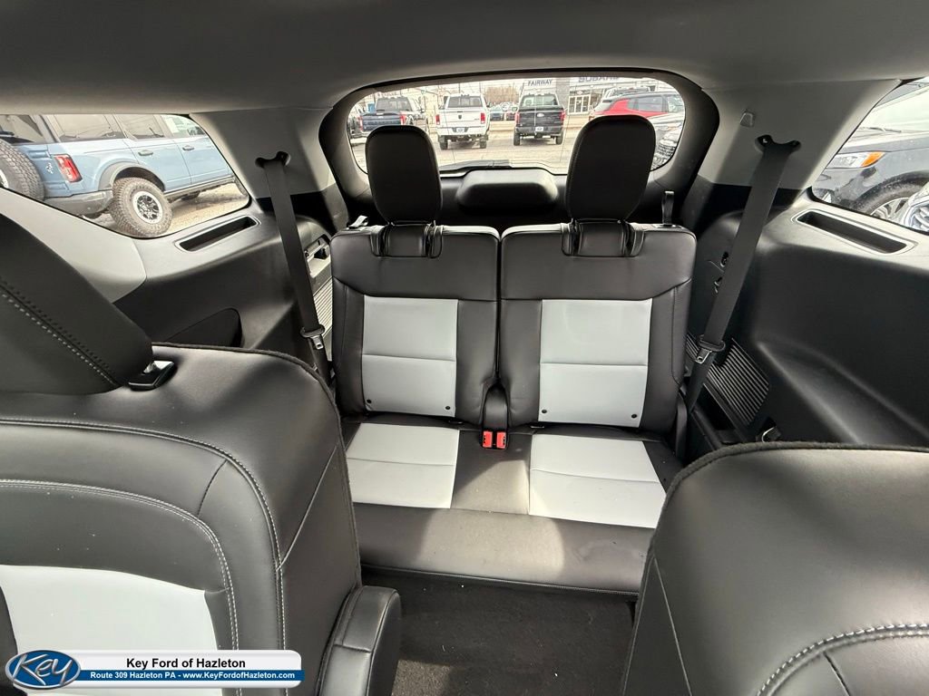 Certified 2022 Ford Explorer XLT w/ Equipment Group 202A image 31