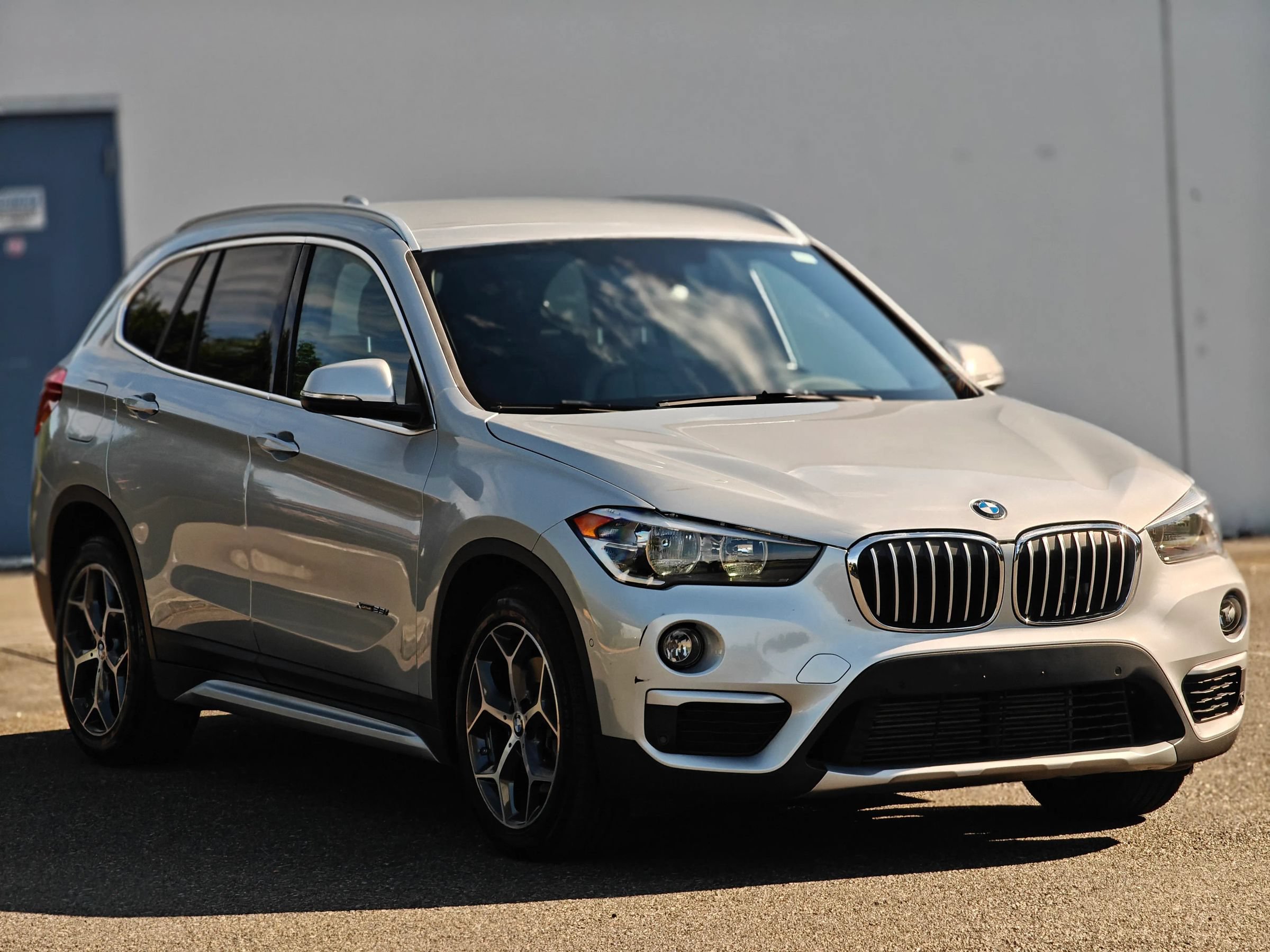 Used 2017 BMW X1 xDrive28i AWD/4WD image 1