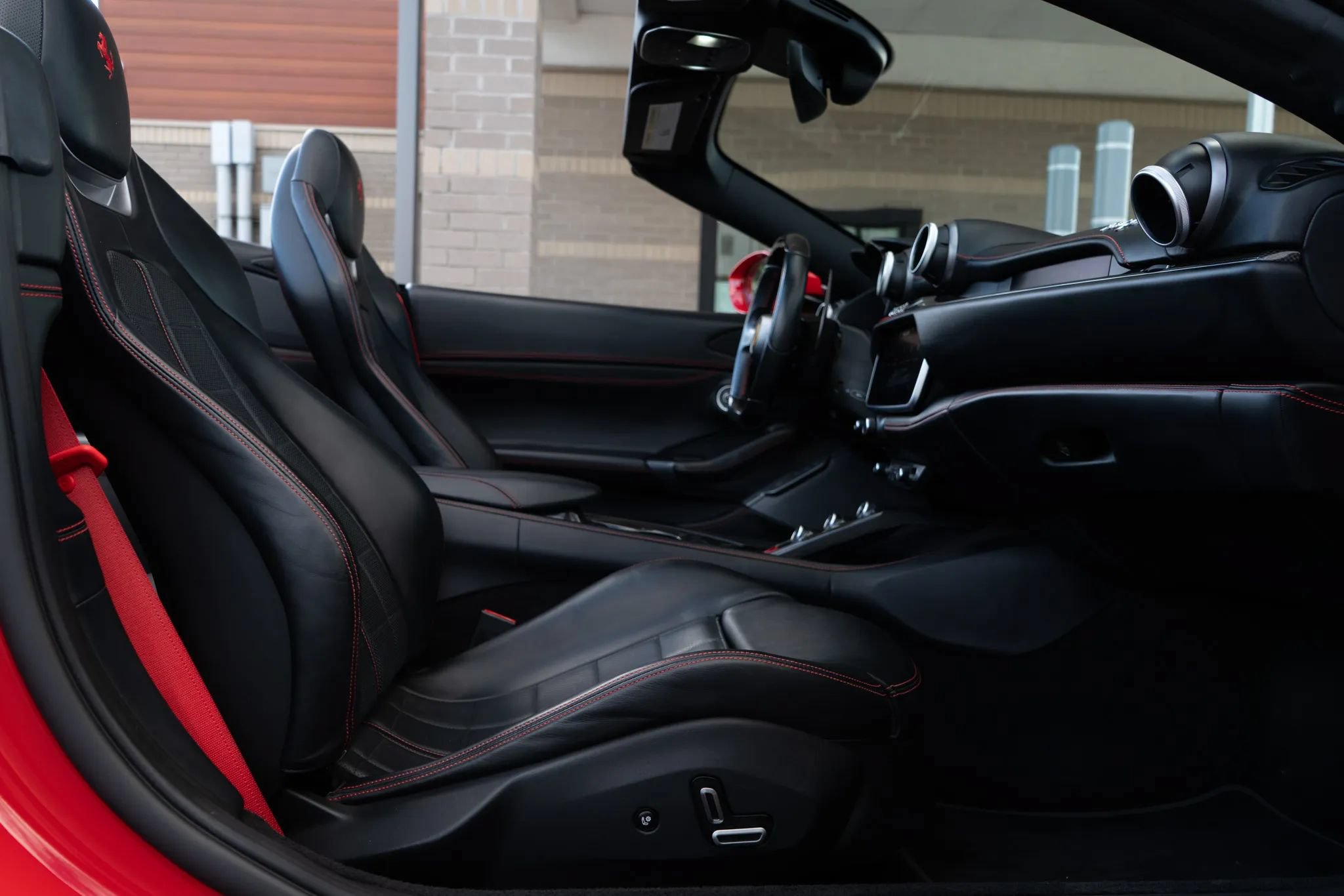 Used 2023 Ferrari Portofino M RWD image 30