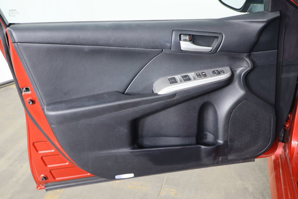 Used 2014 Toyota Camry SE FWD image 19