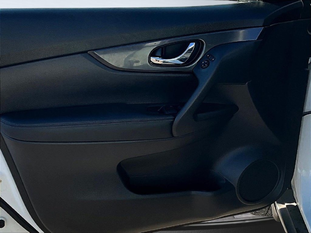 Used 2020 Nissan Rogue SV AWD/4WD image 22