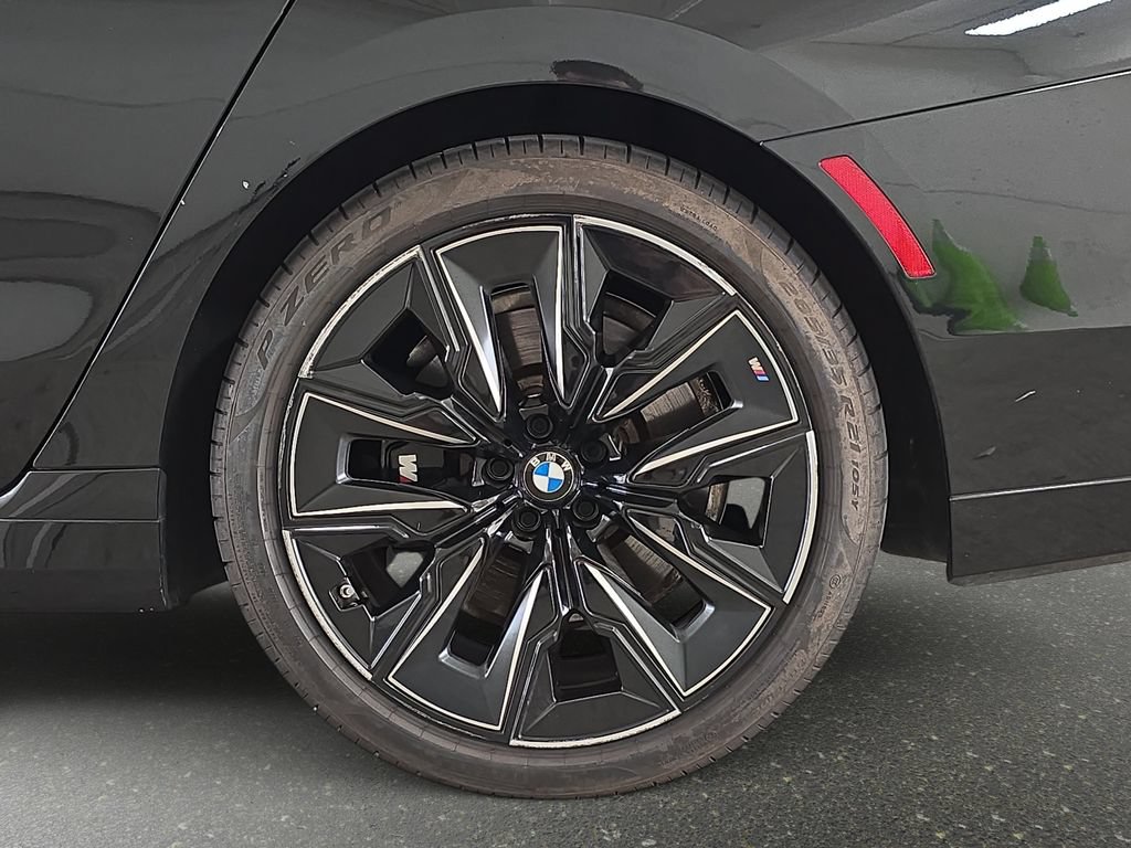Used 2024 BMW 740i w/ Premium Package 2 RWD image 29