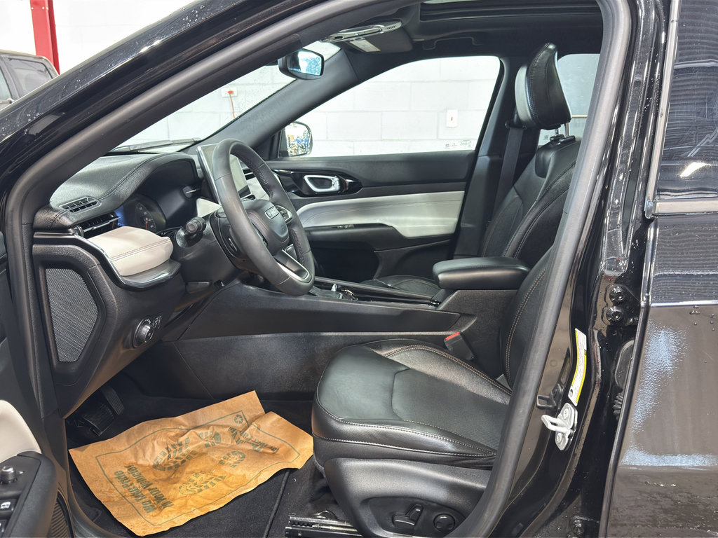 Used 2023 Jeep Compass Limited w/ Sun and Sound Group image 12