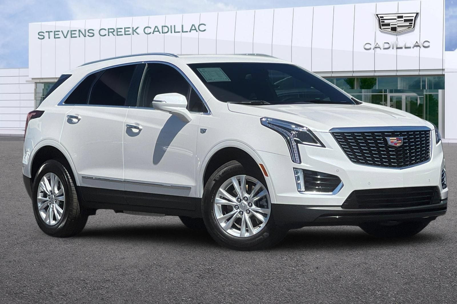 Used 2026 Cadillac XT5 Luxury w/ LPO, Floor Liner Package FWD image 1