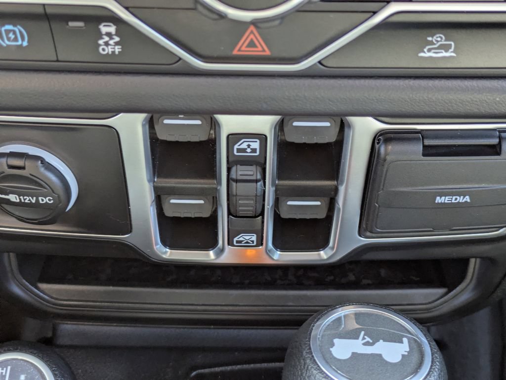 Used 2025 Jeep Wrangler Unlimited Sahara AWD/4WD image 22