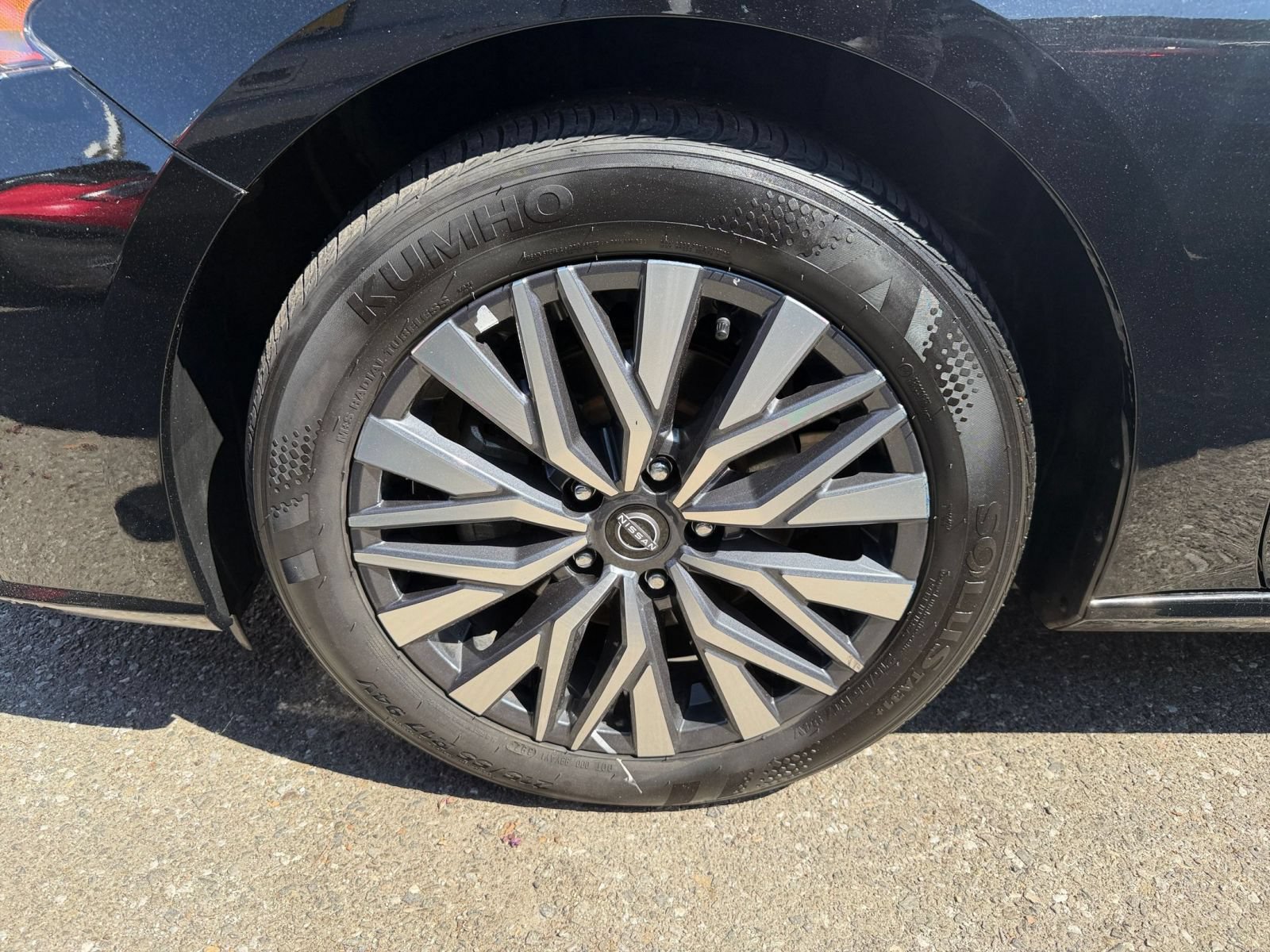 Used 2025 Nissan Altima 2.5 SV FWD image 29