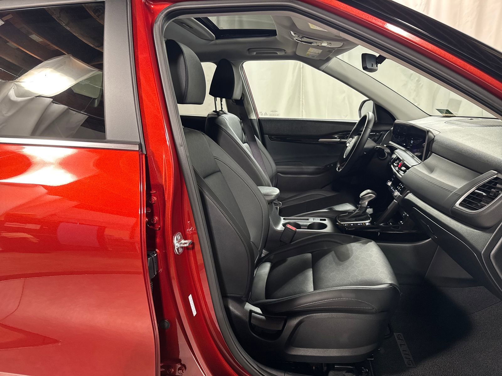 Certified 2025 Kia Seltos SX w/ SX Sunroof Package AWD/4WD image 15