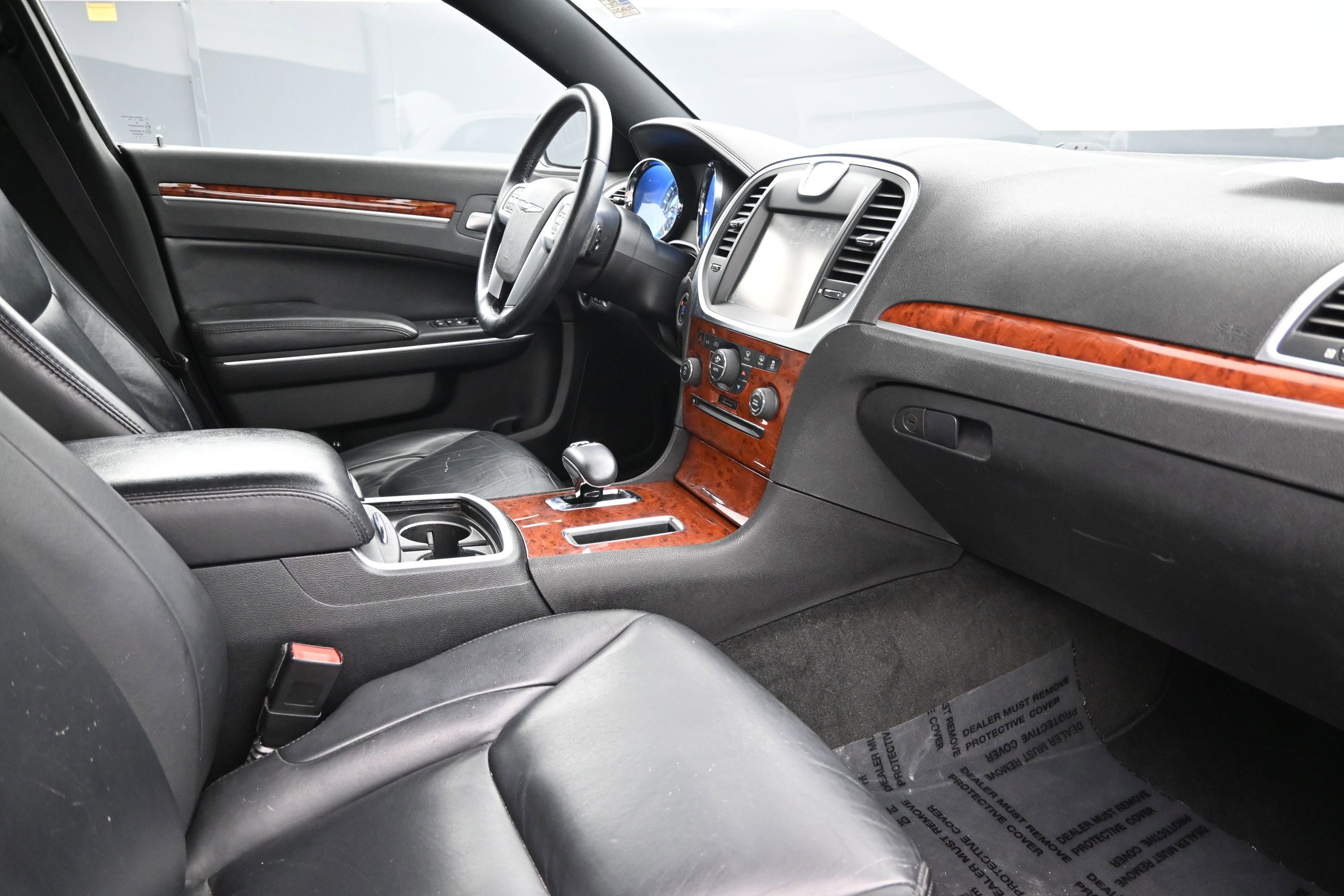 Used 2013 Chrysler 300 RWD image 23