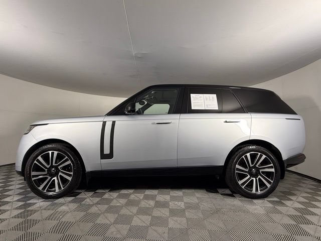 Used 2023 Land Rover Range Rover SE AWD/4WD image 3