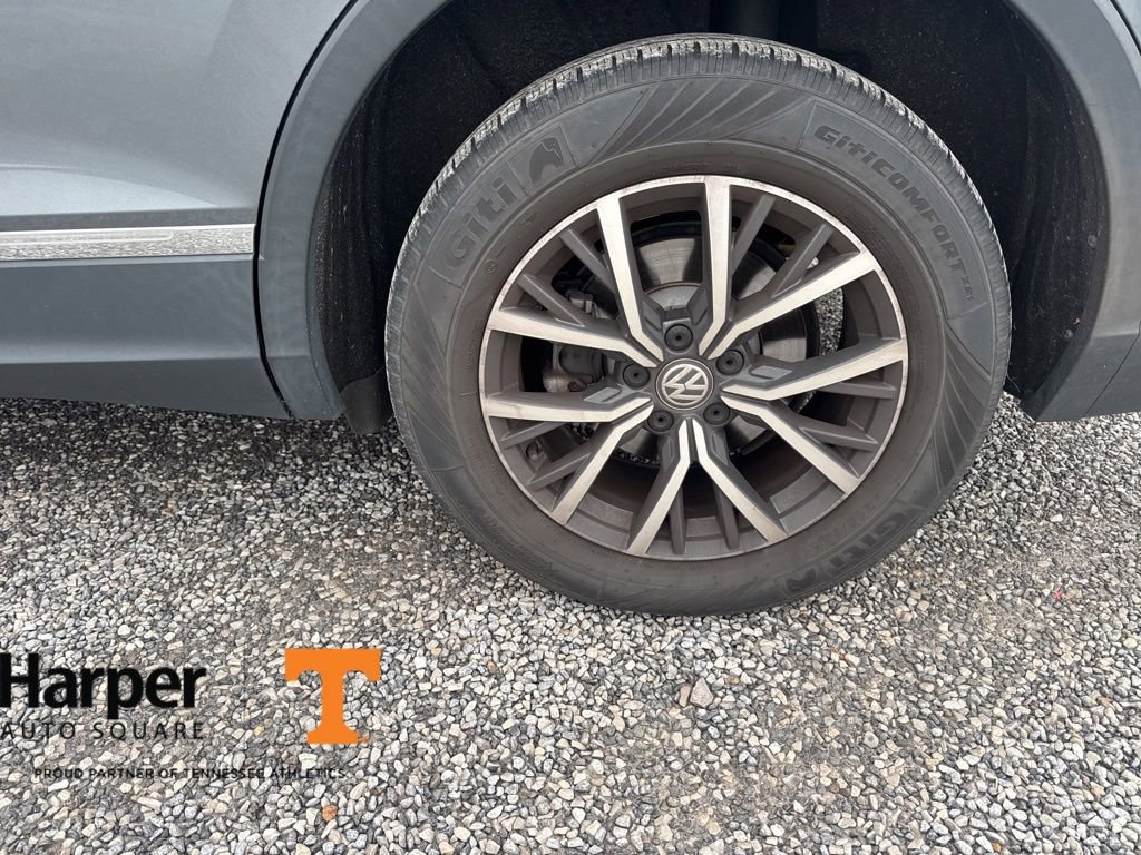 Used 2020 Volkswagen Tiguan SE w/ Panoramic Sunroof Package image 21