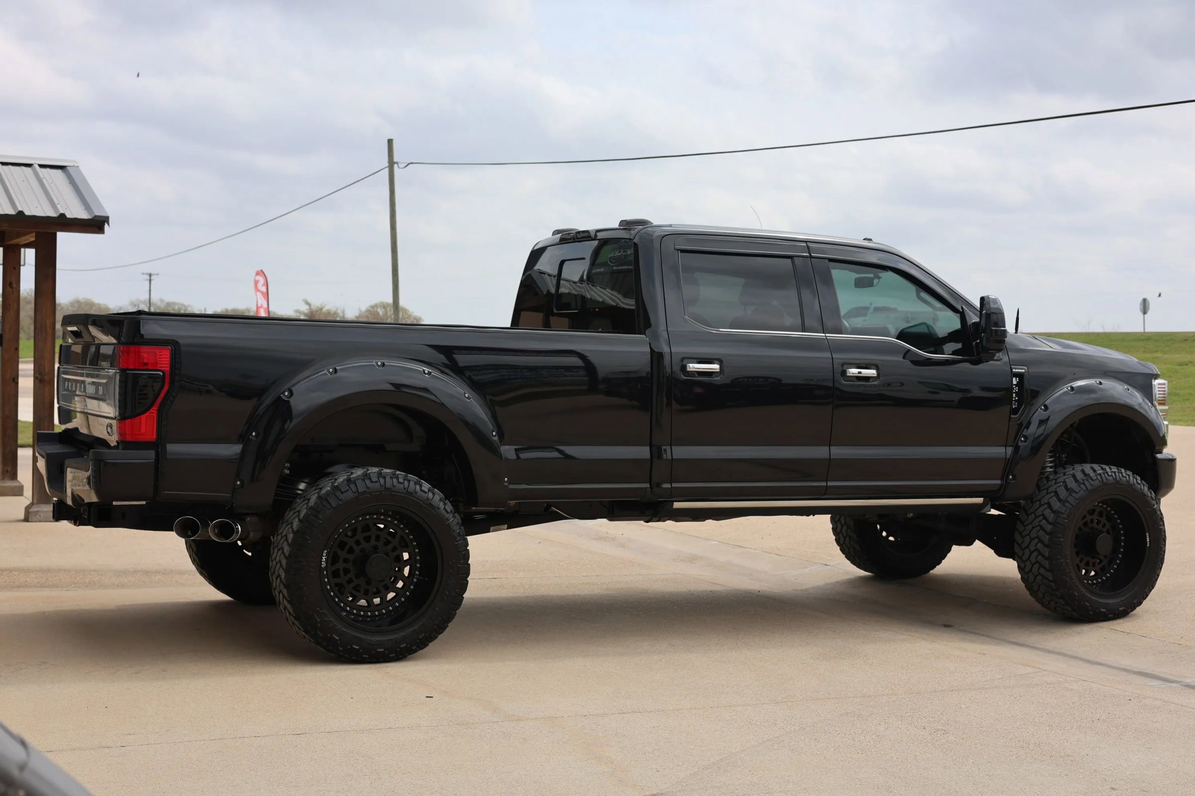 Used 2021 Ford F350 Platinum w/ FX4 Off-Road Package image 3