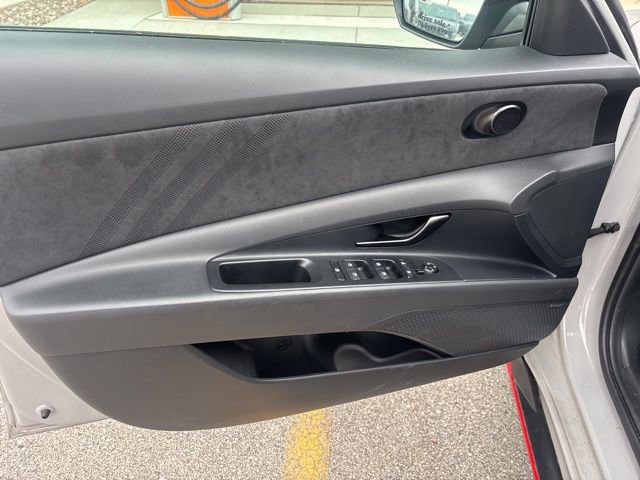 Certified 2025 Hyundai Elantra N Base image 9