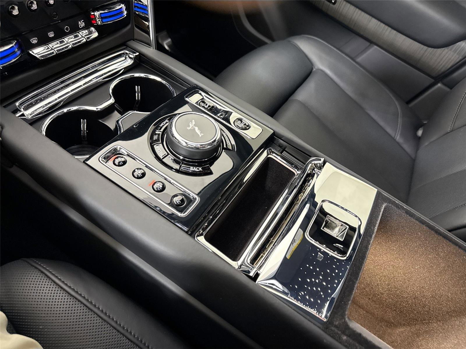 Used 2025 Rolls-Royce Cullinan AWD/4WD image 21