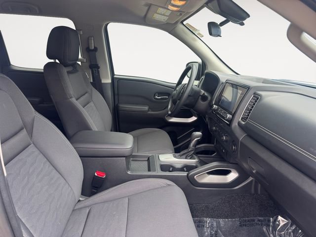 Used 2024 Nissan Frontier SV image 14
