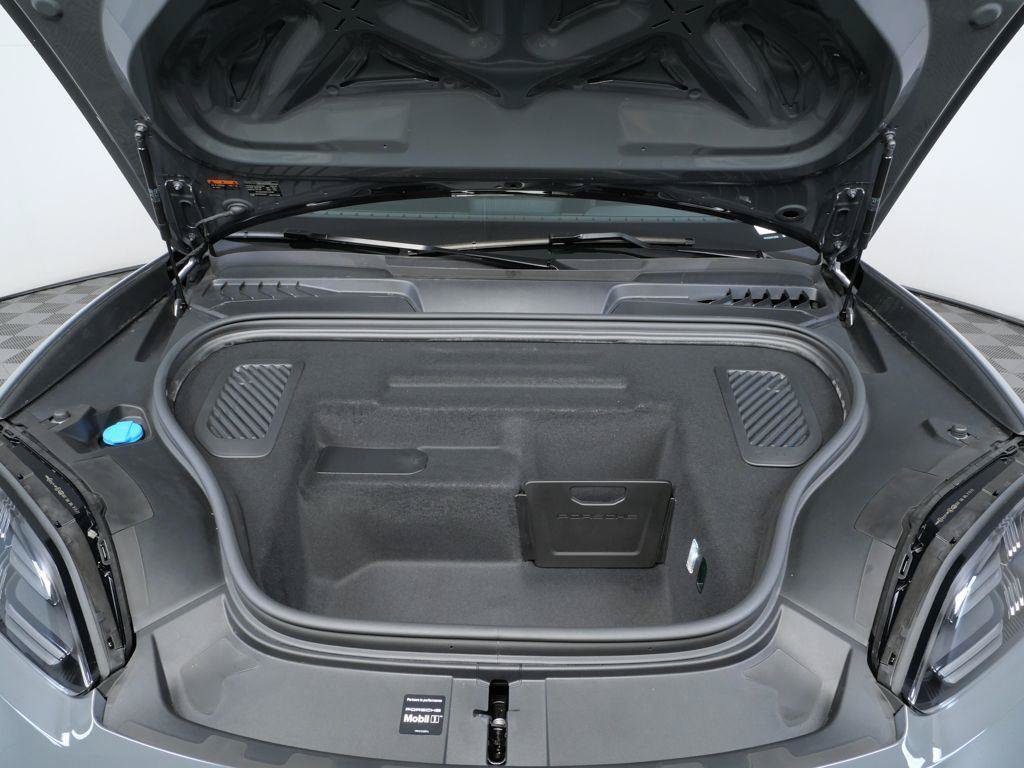 New 2026 Porsche Macan Turbo Electric AWD/4WD image 32