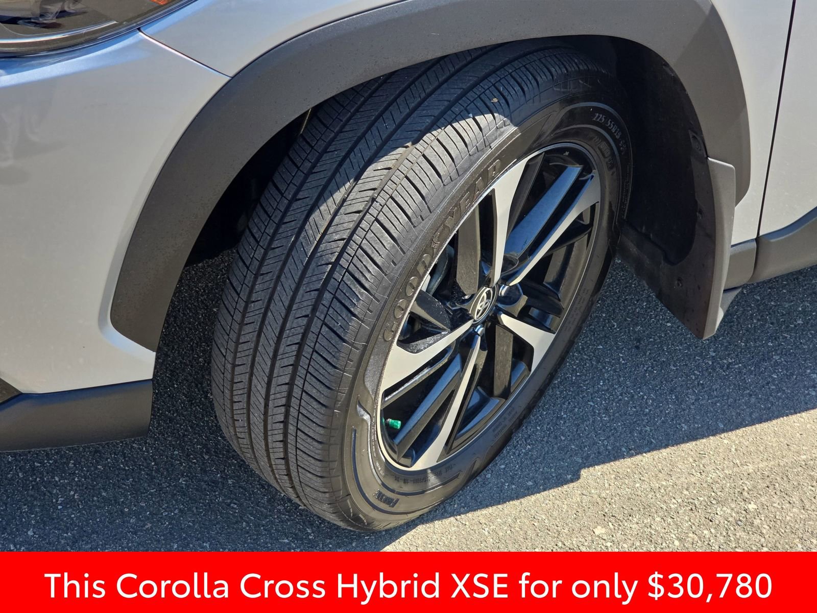 Used 2024 Toyota Corolla Cross XSE w/ Convenience Package image 41