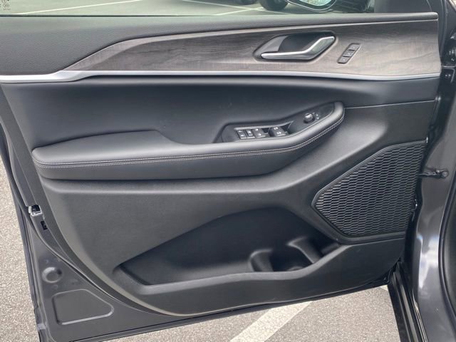 New 2025 Jeep Grand Cherokee Limited w/ Luxury Tech Group II image 12