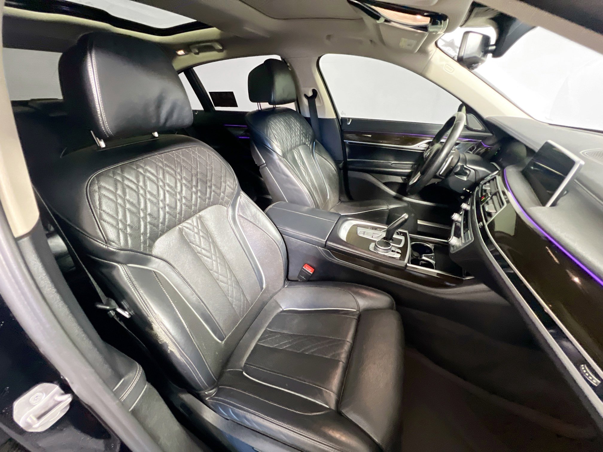 Used 2022 BMW 740i xDrive w/ Premium Package image 31