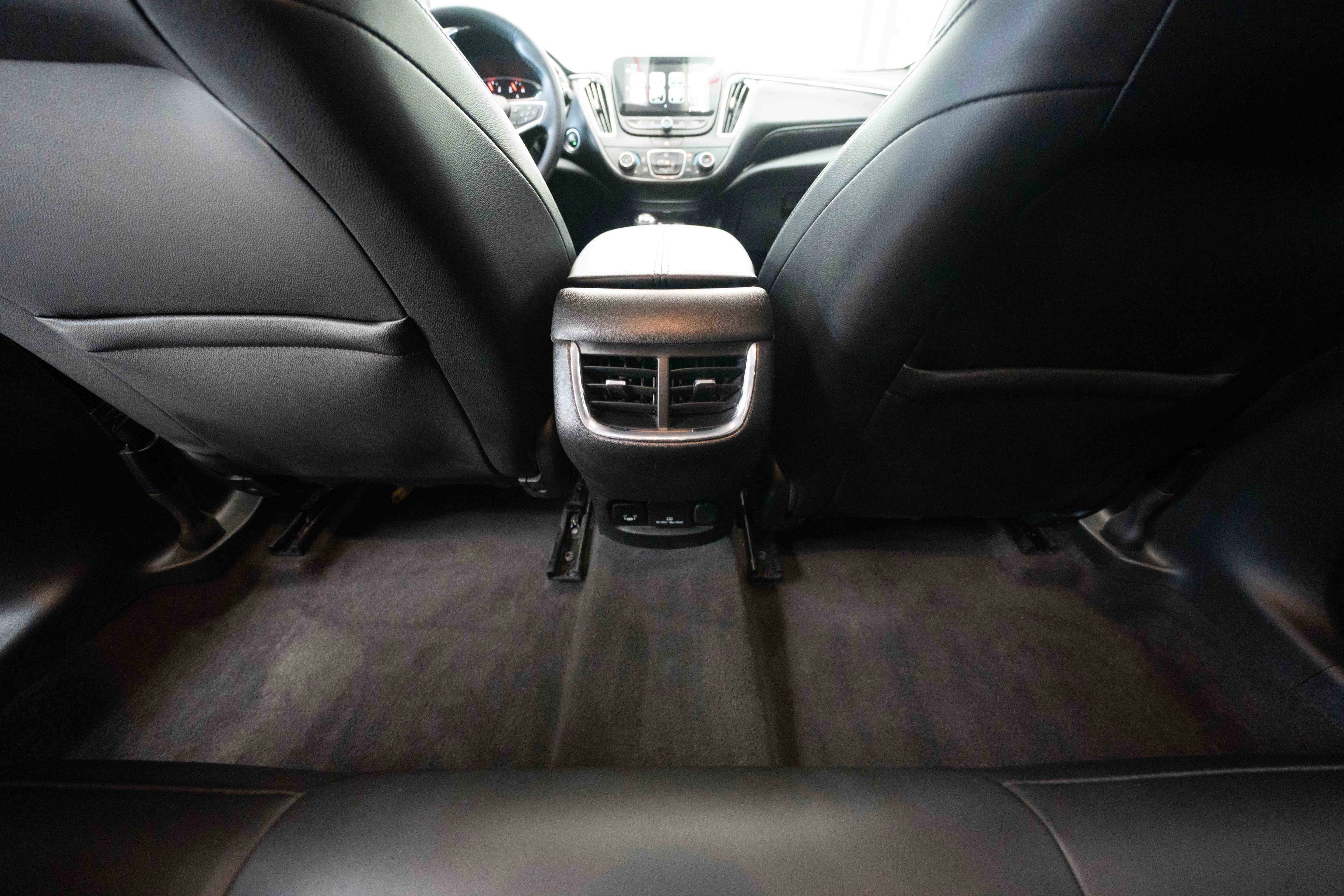 Used 2018 Chevrolet Malibu LT w/ Leather Package FWD image 22