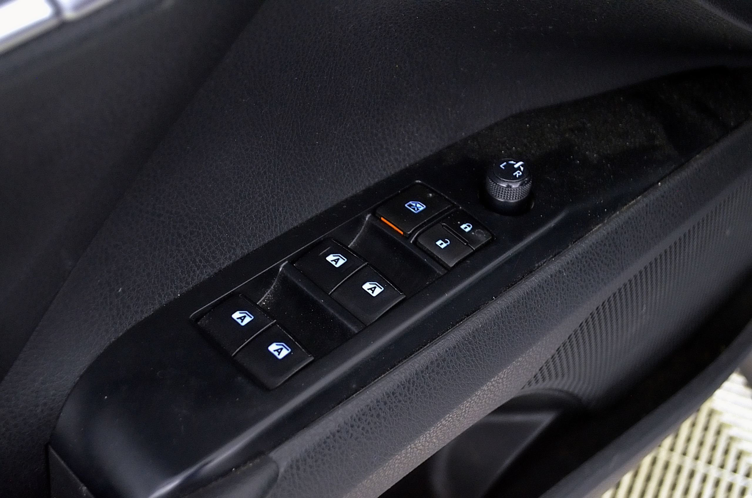 Used 2020 Toyota Camry SE FWD image 16