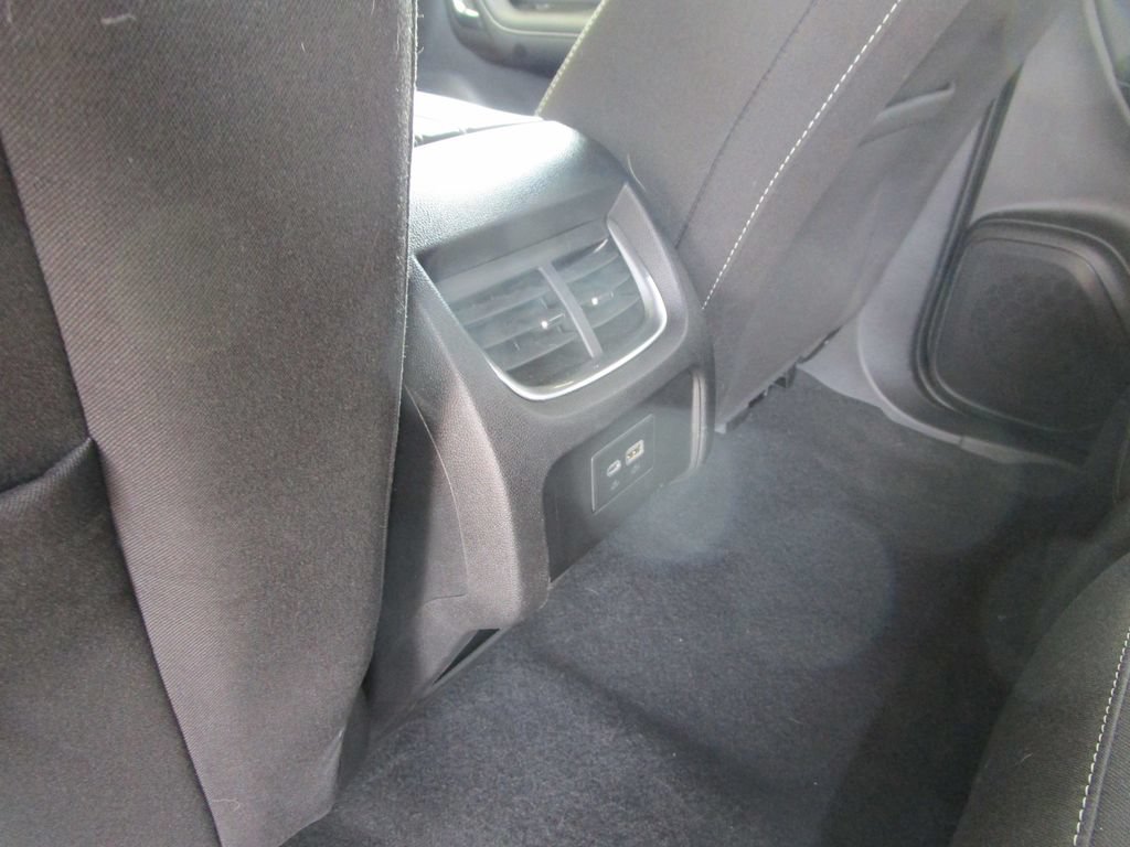 Used 2024 Chevrolet Blazer LT w/ Convenience Package FWD image 17