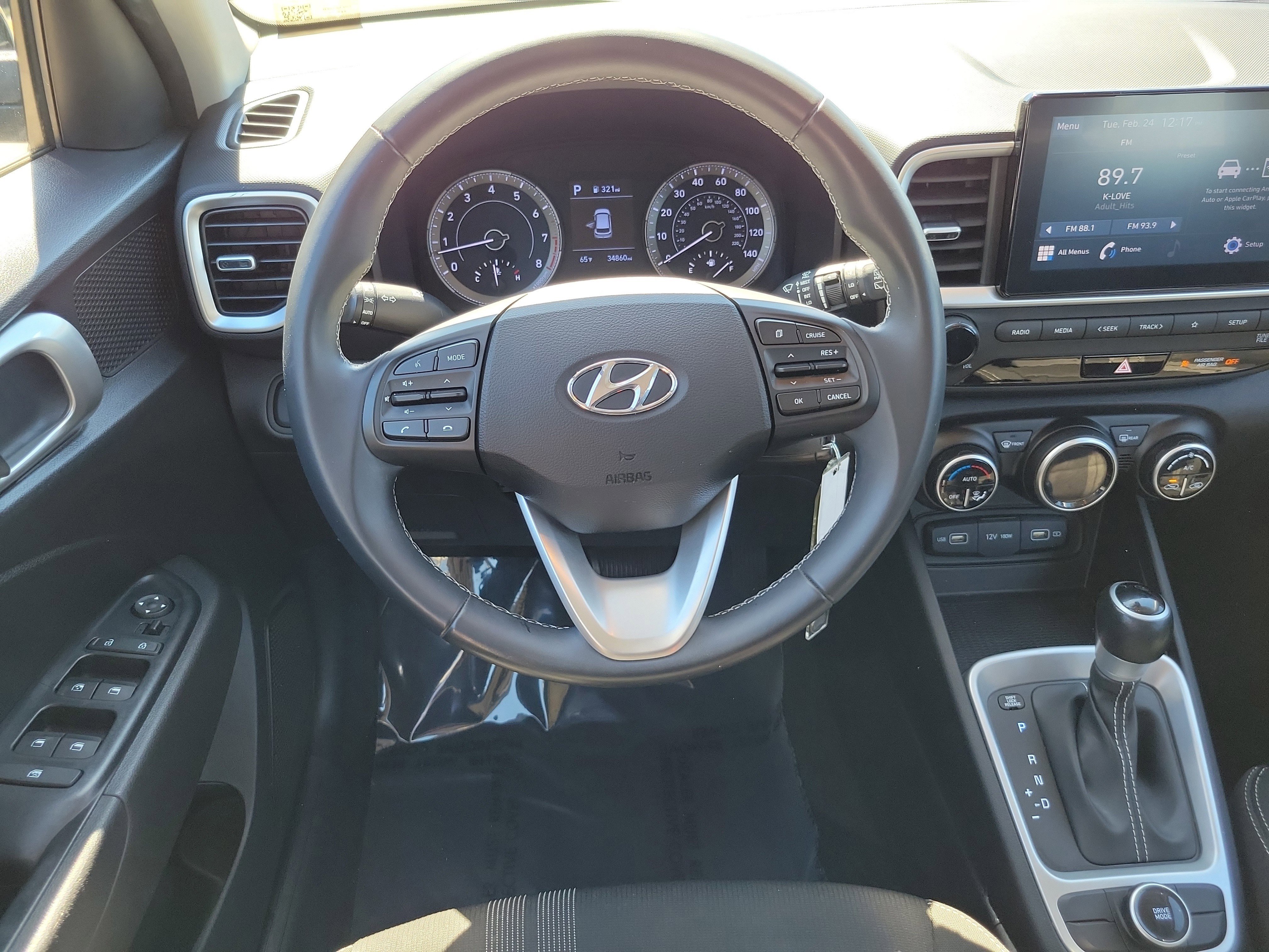 Used 2022 Hyundai Venue SEL FWD image 17