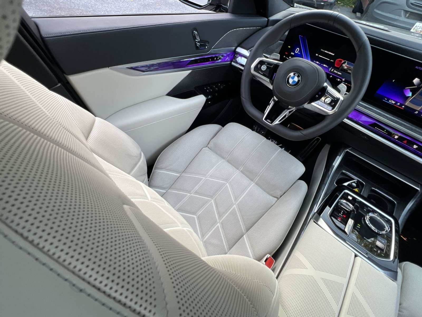 Used 2025 BMW 760i xDrive w/ Executive Package AWD/4WD image 16