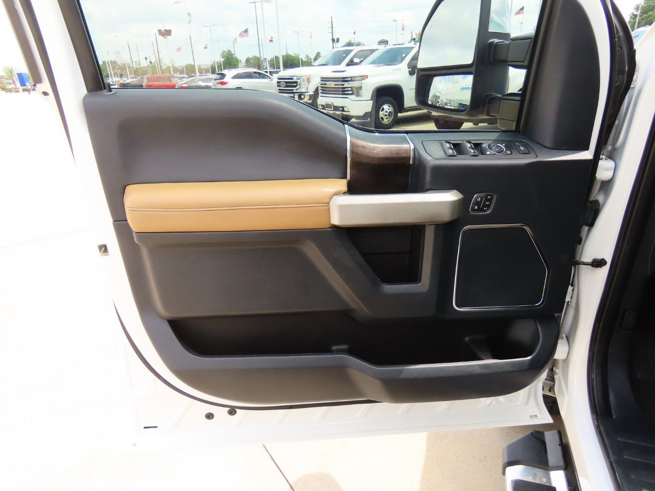 Used 2022 Ford F250 Lariat w/ Lariat Ultimate Package AWD/4WD image 25