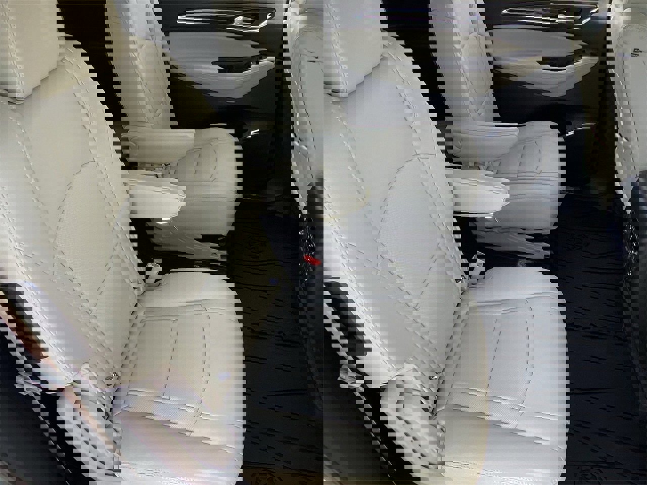 Used 2020 Buick Enclave Essence w/ Sound and Sites Package image 13