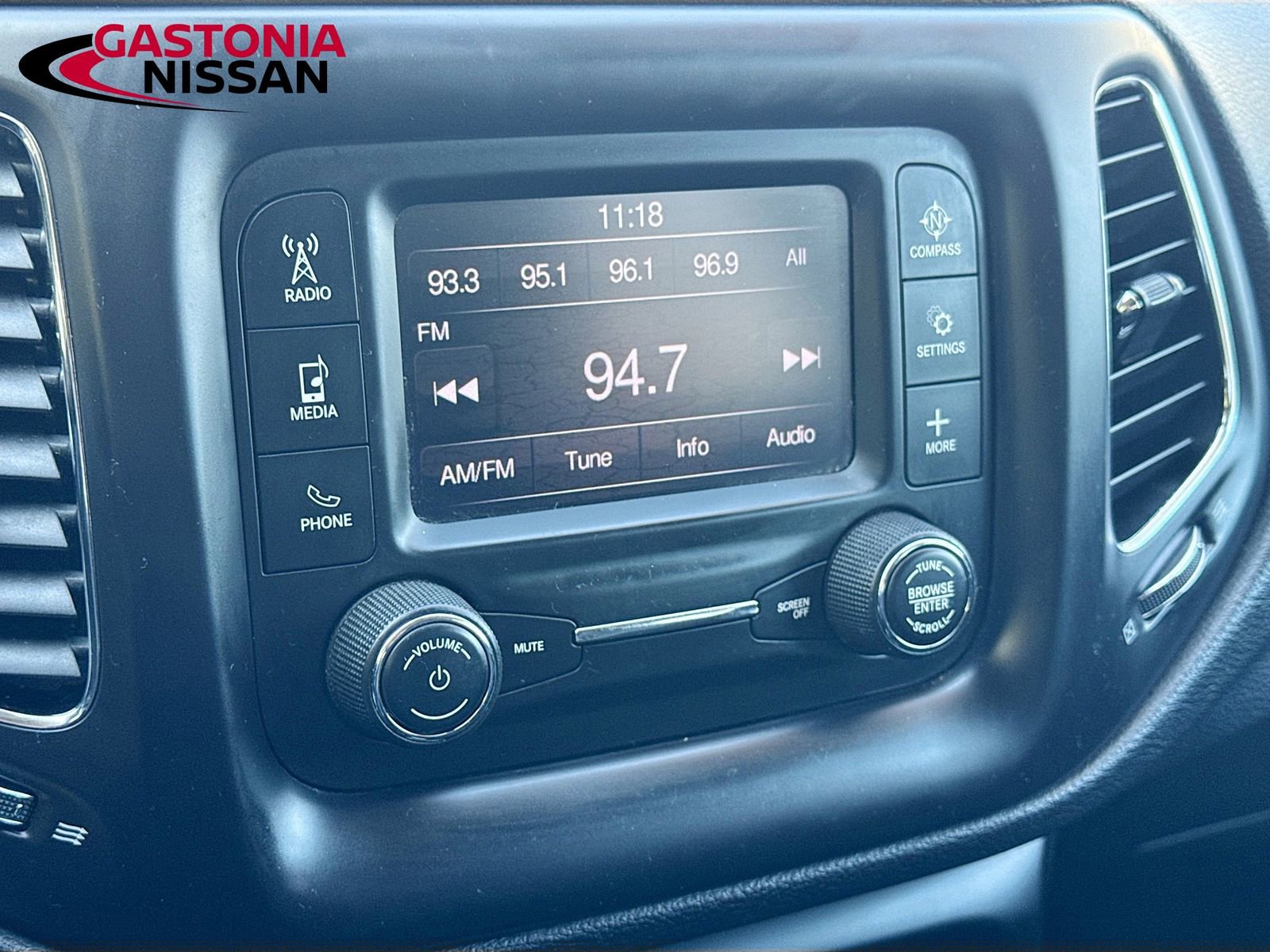 Used 2018 Jeep Compass Latitude image 18