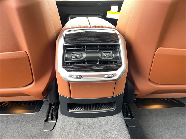 New 2026 BMW 750e xDrive image 21