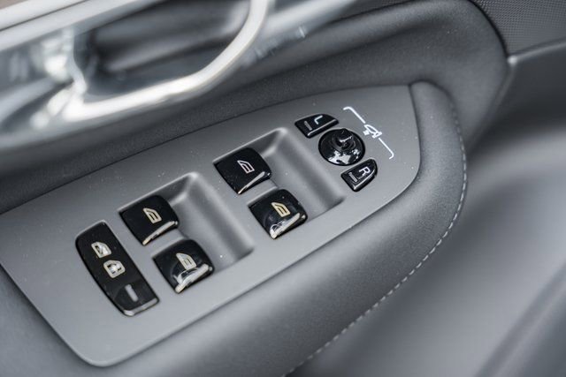 New 2026 Volvo XC90 B6 Plus w/ Protection Package Premier image 38